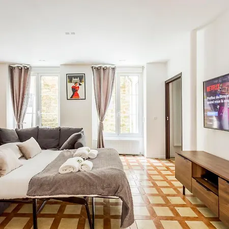 180 Eden, Luxury At Sacre Coeur Apartment *